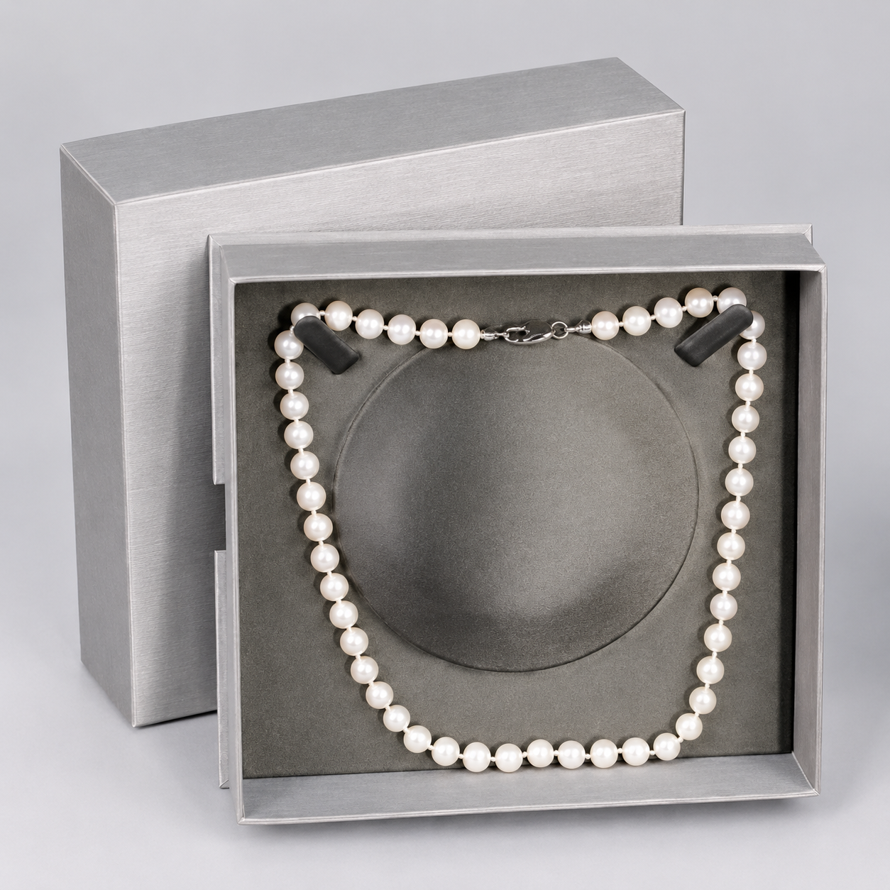 Ribbon Collection Necklace Box in Silver & Olive